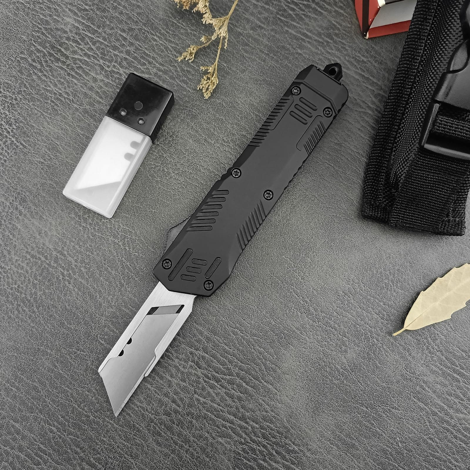 Zinc Alloy Handle Heavy Duty Folding Utility Knife with 10PC Blades (Striped Handle)